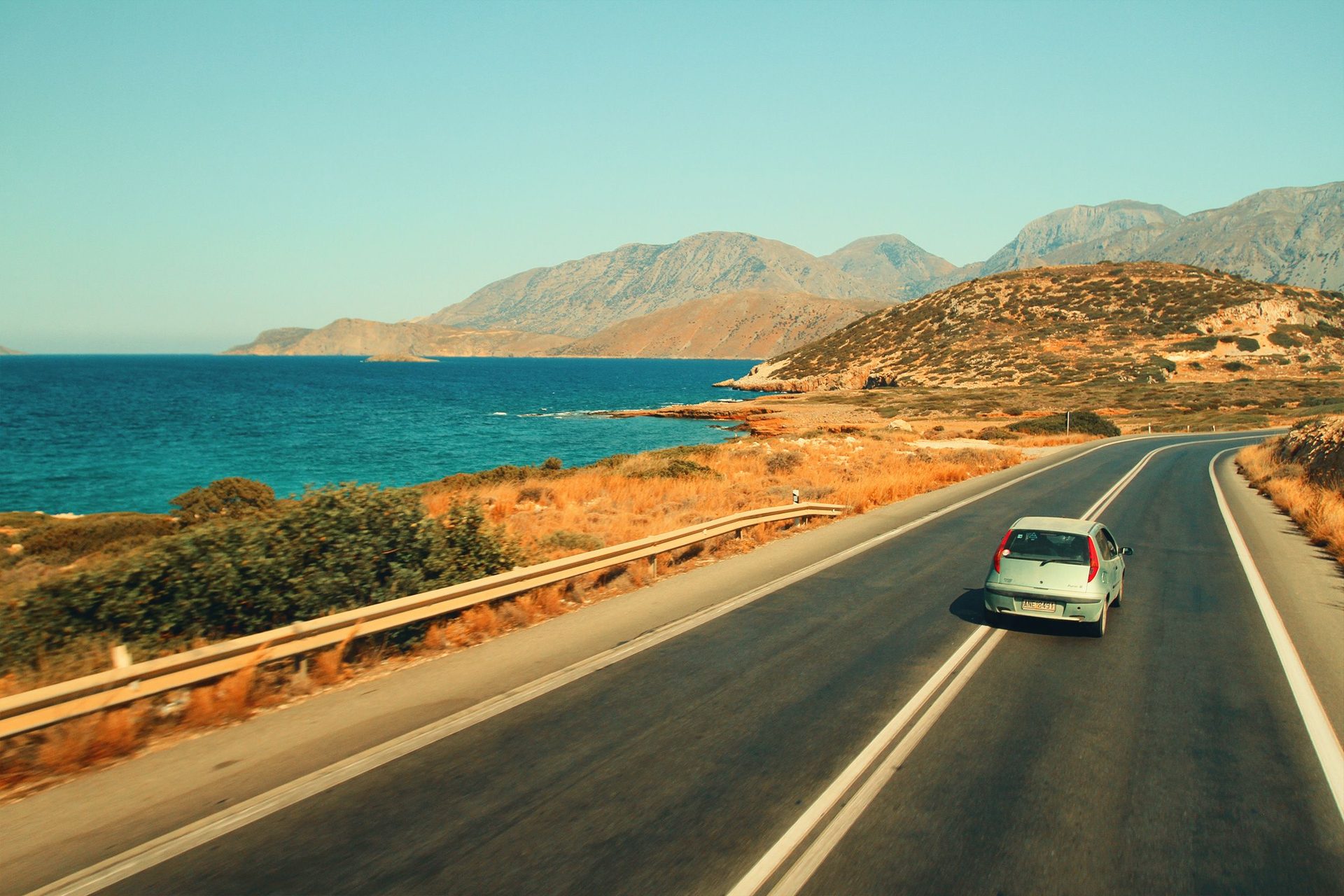 Road trip en voiture pas cher : le guide pour voyager malin (2026)